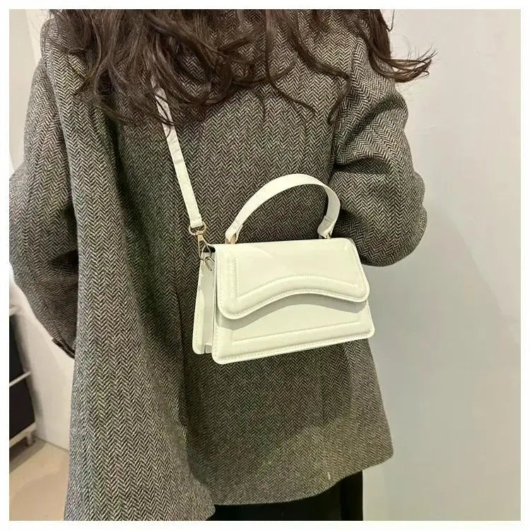 Bolso Bandolera Femenino con Diseño Estructurado Modelo Belle Époque