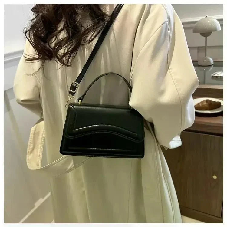 Bolso Bandolera Femenino con Diseño Estructurado Modelo Belle Époque