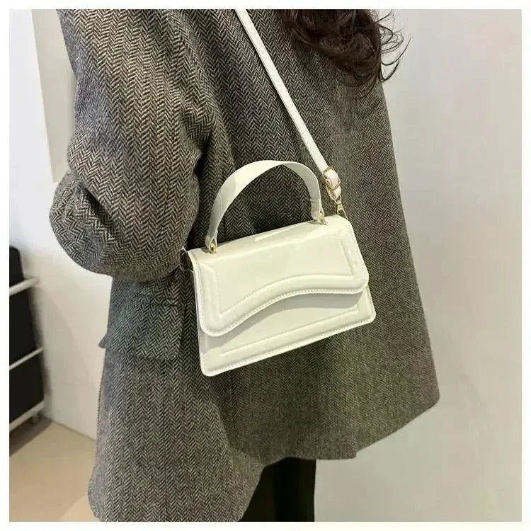Bolso Bandolera Femenino con Diseño Estructurado Modelo Belle Époque